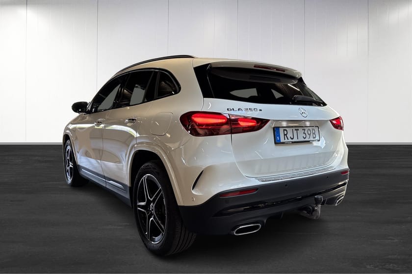 Bild 3 av Mercedes-Benz GLA 250 e AMG PANO DRAG 360° MOMS