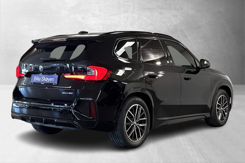 Bilde 3 av BMW iX1 xDrive30 Fully Charged,M-Sport,El.seter,HUD,H/K,ACC