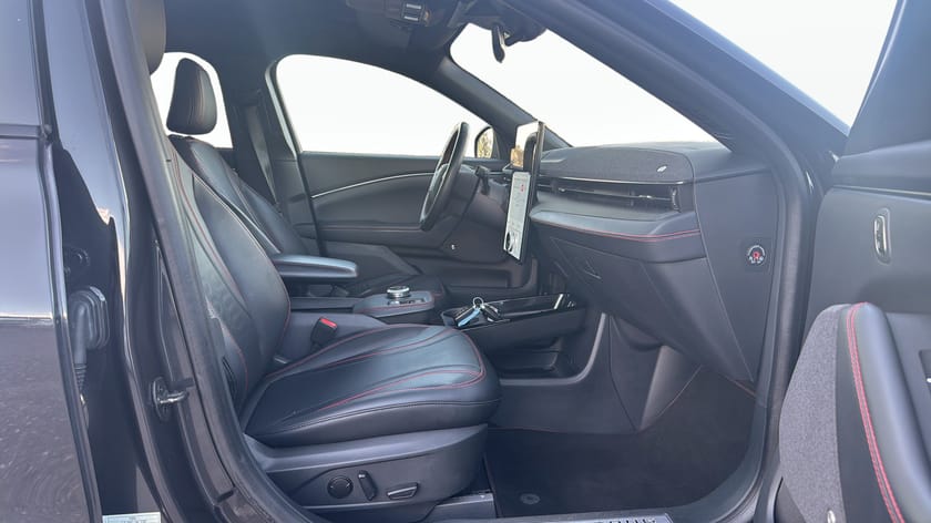 Bild 3 av Ford Mustang Mach-E Long Range AWD (351hk) 360-KAMERA