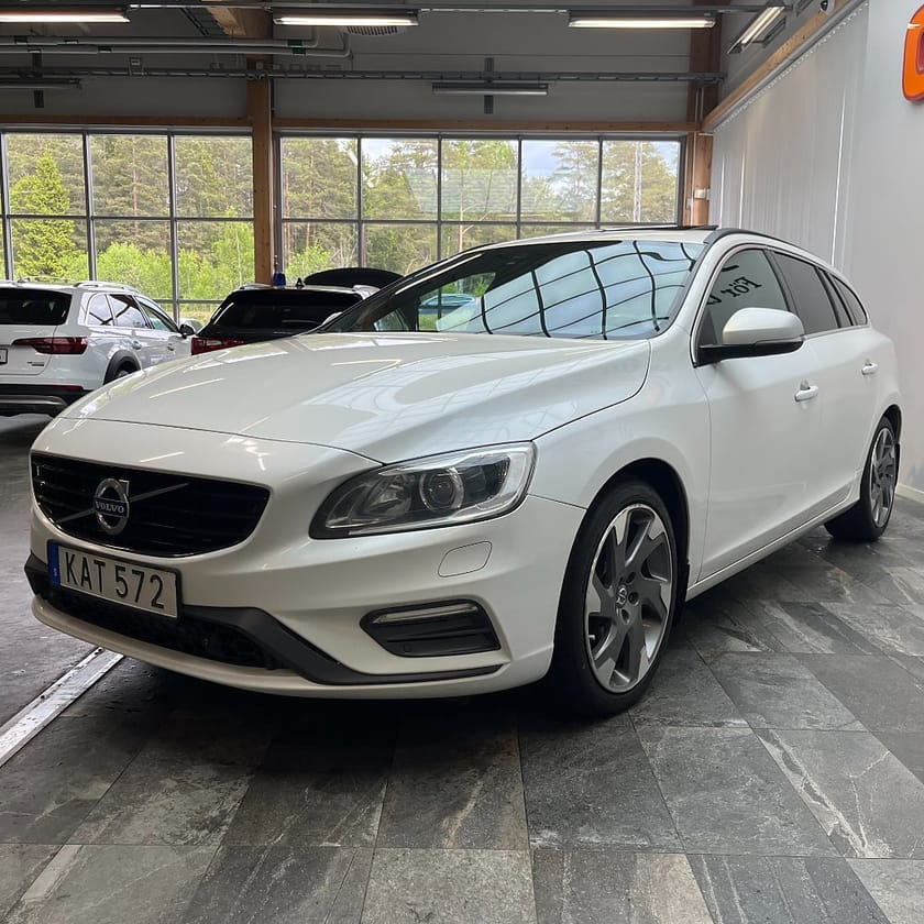 Bild 5 av Volvo V60 D4 AWD R-Design Värmare Glastaklucka Drag Kamrem bytt!