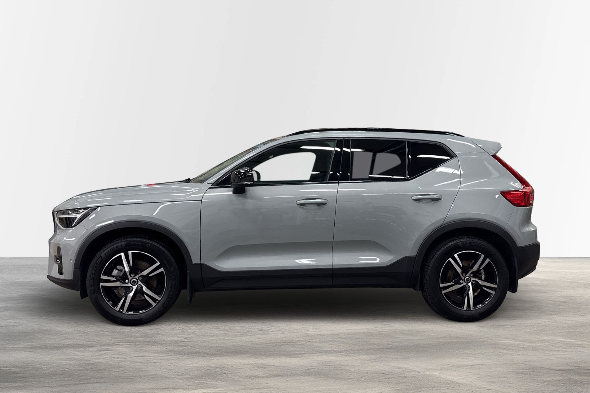 Volvo XC40 B3 FWD Bensin Plus Dark 2025, bild 3/10