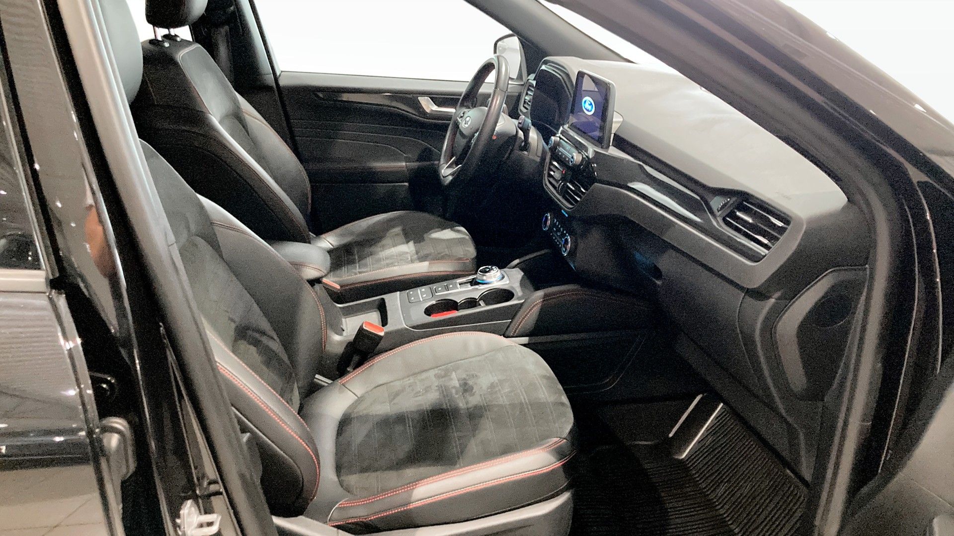 Ford Kuga pHev ST-line X 225hk Dragkrok 2022, bild 3/10