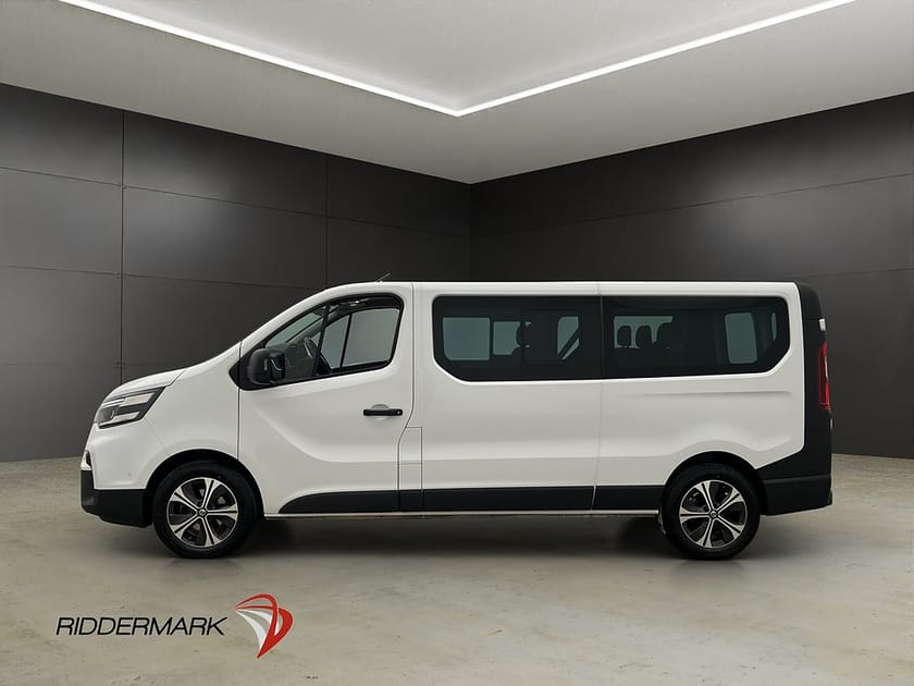 Bild 4 av Nissan Primastar Crew 3.0t dCi 150hk N-Connecta 9Sits Kamera