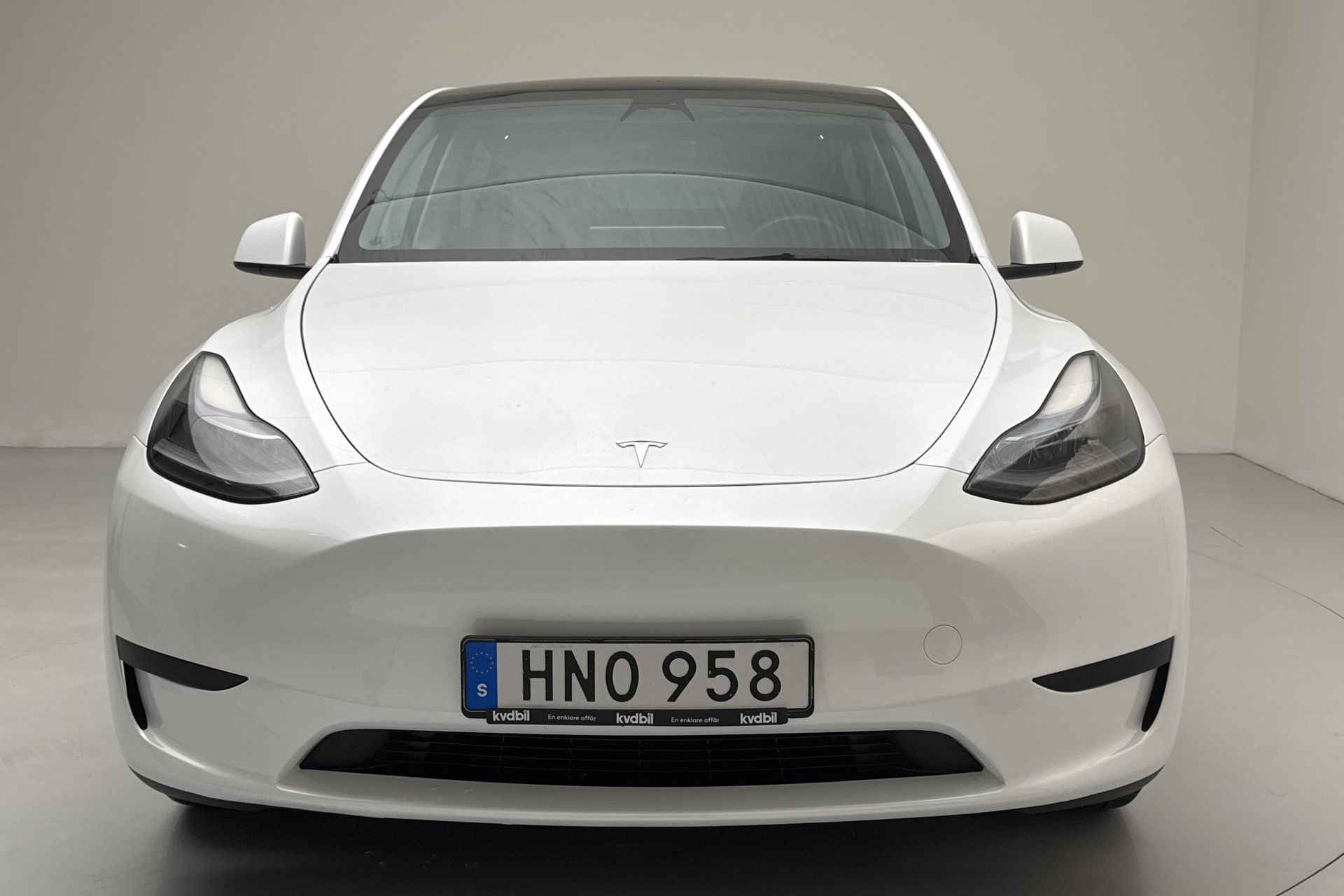 Tesla Model Y Standard Range RWD 2023, photo 5/10