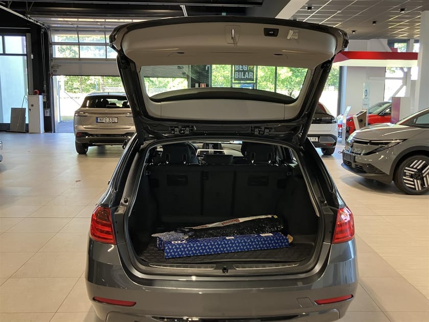 Bild 5 av BMW 320d Touring Drag PDC HiFi Sportline Rattvärme