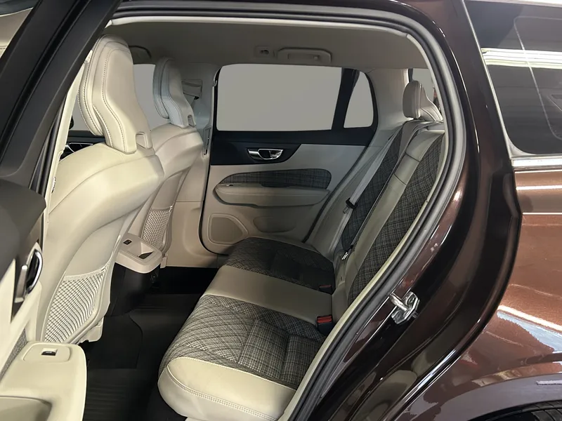 Bild 12 av 15 – Volvo V60 B4 Bensin Momentum Advanced Edition