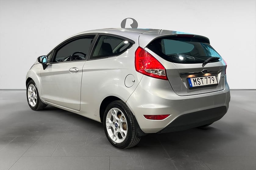Bild 5 av Ford Fiesta 1.25 82 HK TITANIUM BLUETOOTH KAMREM BYTT 17200MIL 15"