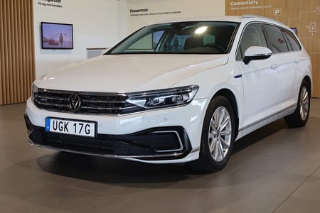 Volkswagen Passat Sportscombi GTE 218hk Executive / Business / Värmare / Navi