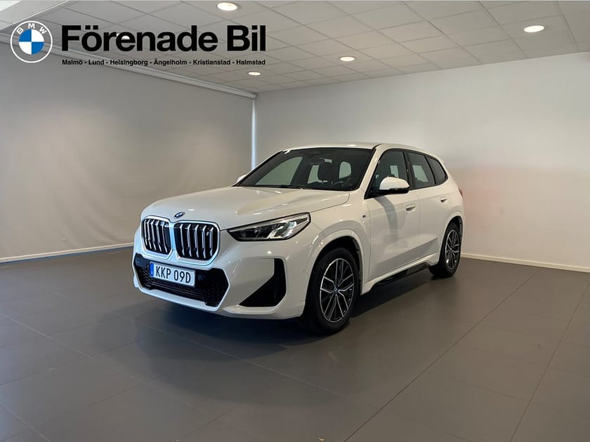 Bild 1 av BMW iX1 xDrive30 Adaptivt M-chassi Parkeringsassistans