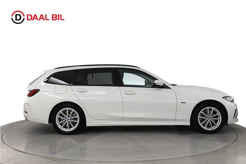 Bild 5 av BMW 330e xDrive Touring 292HK DRAG HI-FI P-VÄRM NAVI 3-ZON
