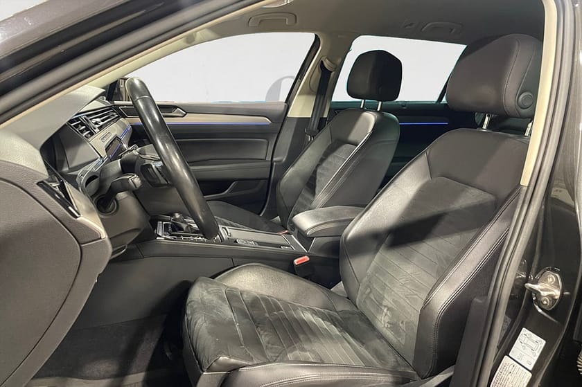 Bild 3 av Volkswagen Passat Variant GTE SC 1.4 TSI 218 HK DSG B-VÄRM DRAG COCKPIT 13400MIL