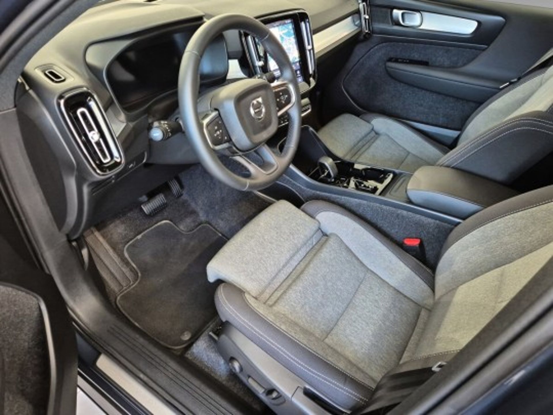 Volvo XC40 B4 FWD Bensin Plus Dark 2026, kuva 6/18