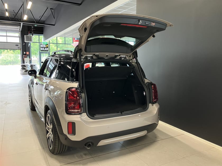 Bild 5 av MINI Countryman Cooper SE ALL4 220hk Maximise Pano HUD H K Kamera Aktiv Farth CarPlay Läder
