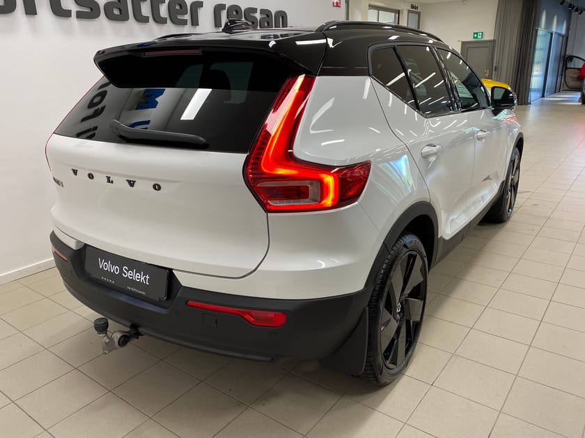 Bild 4 av Volvo EX40 Single Motor Extended Range M R Ultra Black SE