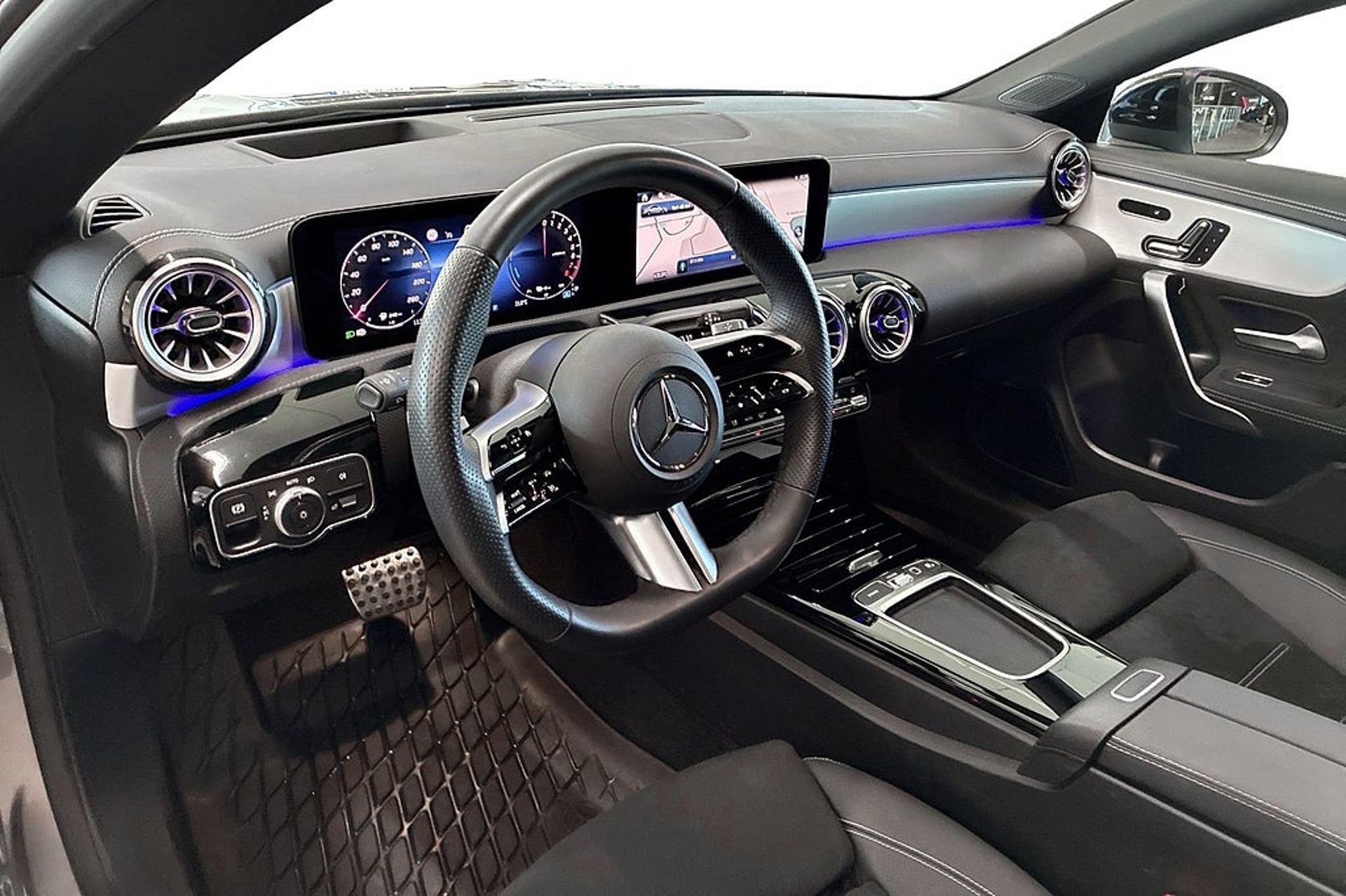 Mercedes-Benz CLA 250 e Coupé AMG Pano 2026, photo 6/10