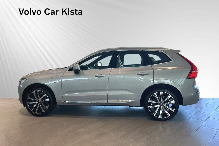 Bild 3 av Volvo XC60 Recharge T6 Ultimate Bright Drag Pano B/W HUD