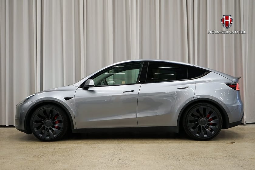 Bild 1 av Tesla Model Y Performance 534hk Drag Värmepump Rattvärme MOMS