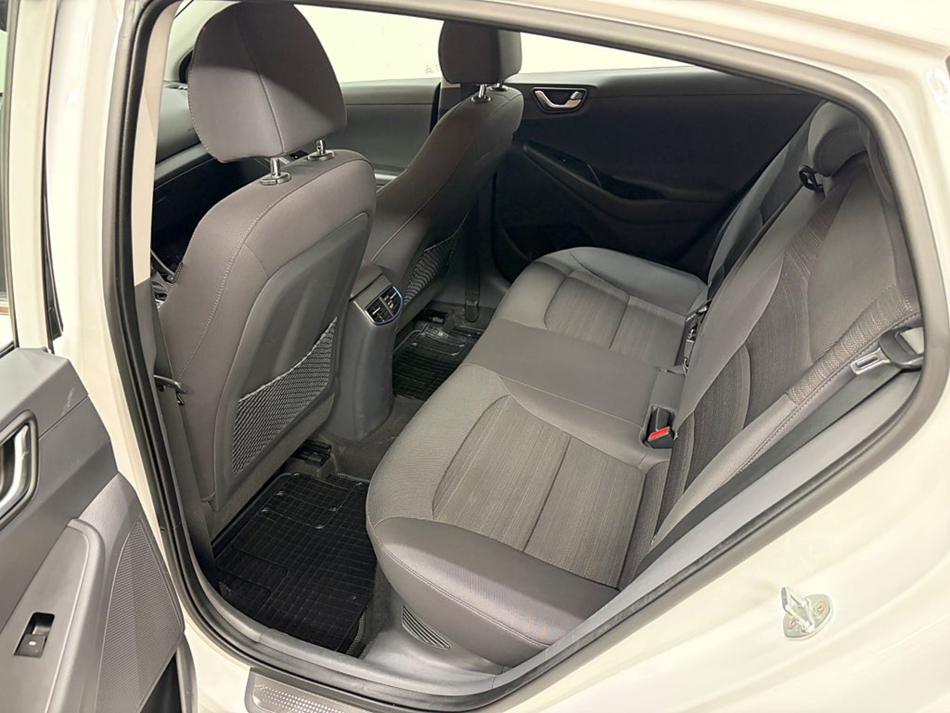 Hyundai Ioniq 2017, photo 5/10
