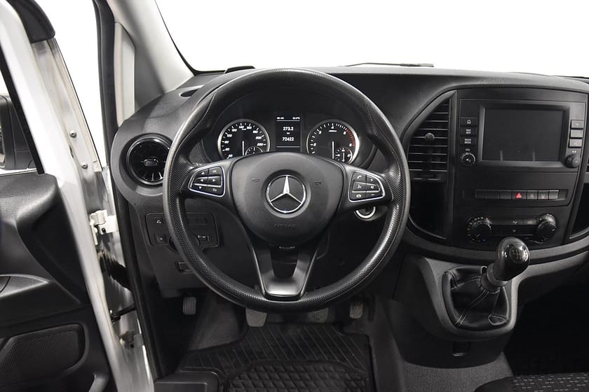 Bild 2 av Mercedes-Benz Vito 110 CDI 2.8t L2 Drag D-värm B-Kam Worksystem Moms