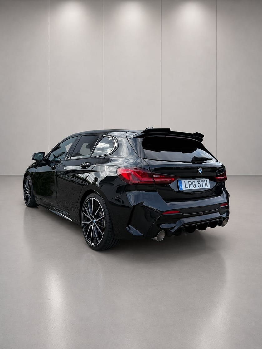 Bild 3 av BMW M135i xDrive M Sport / Miltec / H&K / Kamera / Stop&Go / 19"
