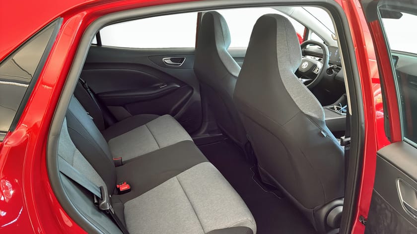 Bild 5 av MG 4 EV Urban MG4 PREMIUM 54KWH (BLACK) - DYNAMIC RED