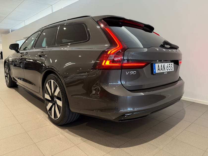 Bild 4 av Volvo V90 T6 Plus Dark Edition / minnesstol / karta / adaptiv farthållare / elektriskt säte / backkamera / 10.000kr tillbehör /