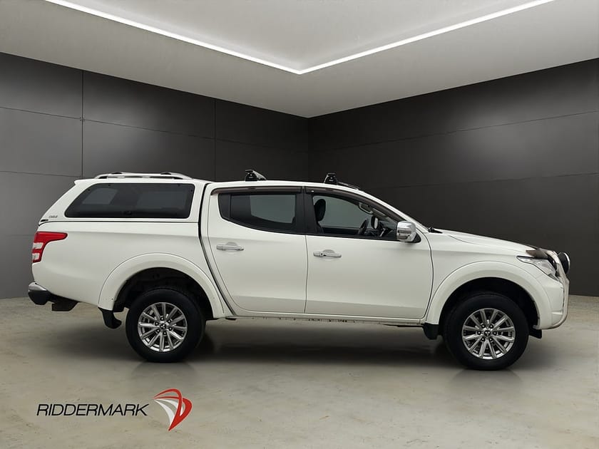 Bild 2 av Mitsubishi L200 Dubbelhytt 2.4 4WD Värmare Dragkrok B-Kamera Skinn Kåpa