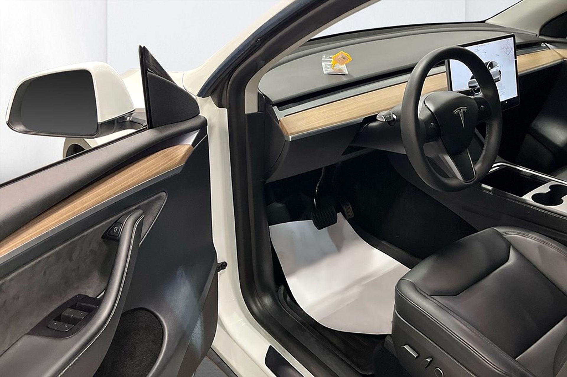 Tesla Model Y 2023, bild 6/10