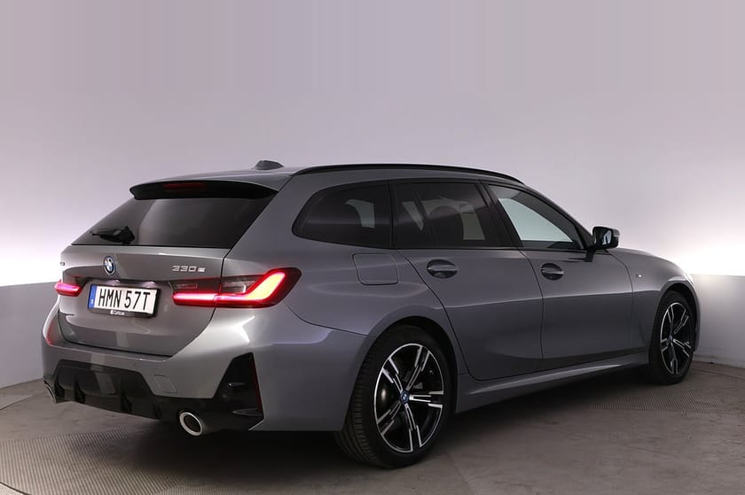 Bild 5 av BMW 330e xDrive Touring M-Sport Elstol Läder AdapFarth Navi