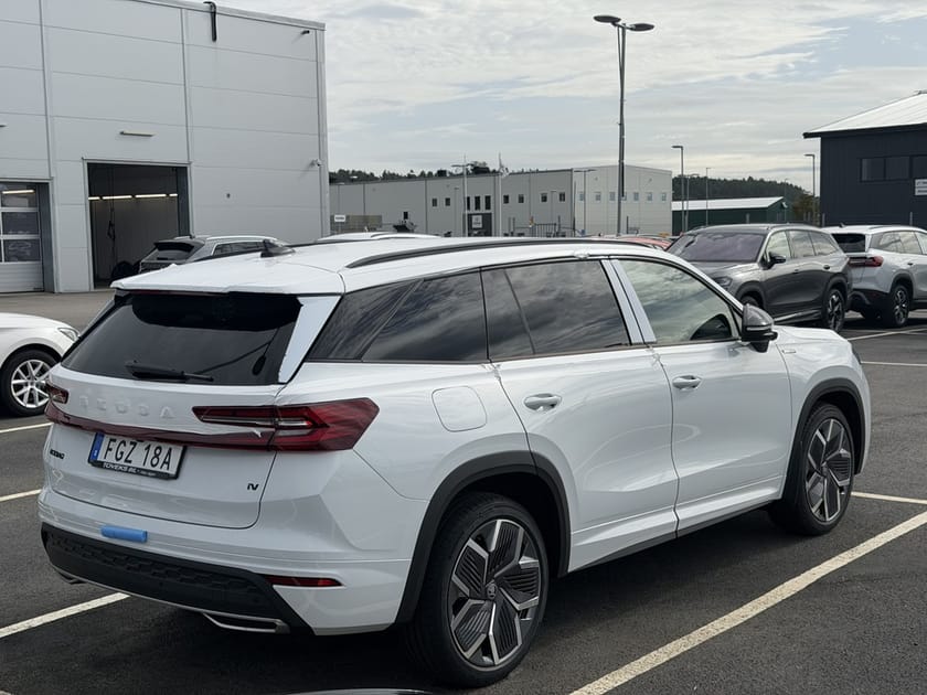 Bild 2 av Škoda Kodiaq iV SportLine / Panorama / Drag / 20" / Matrix