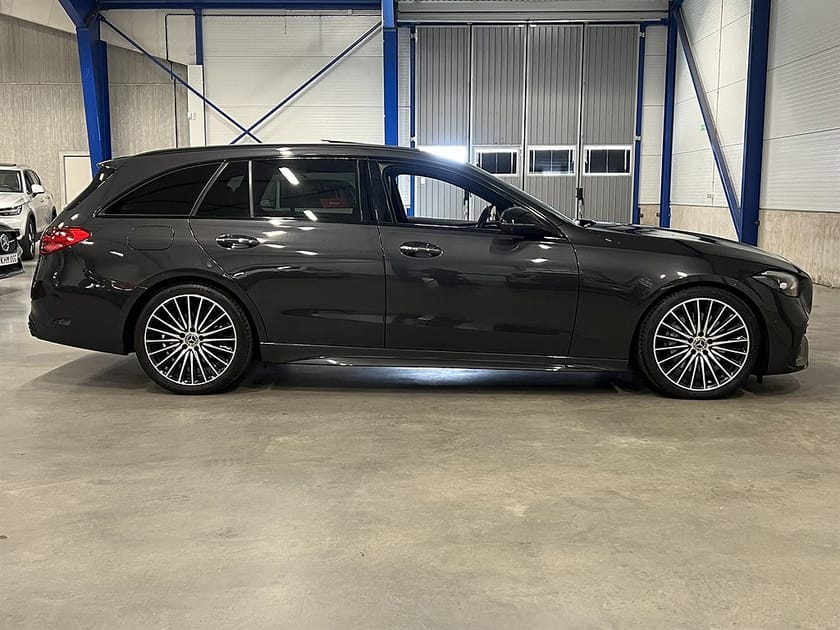 Bild 2 av Mercedes-Benz C 300 T d 265 HK / AMG / Panorama / Burmester / HUD /