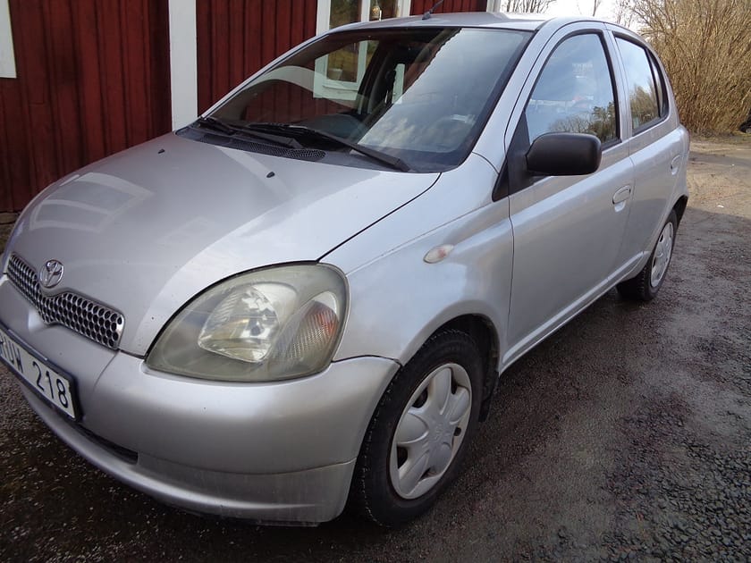 Bild 2 av Toyota Yaris 5-D 1.3  BES U.A./MV+KUPEFLÄKT/AC/FINANS