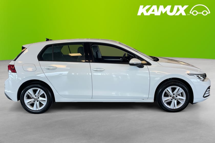 Bild 2 av Volkswagen Golf 1.0 eTSI  Cockpit Rattvärme Kamera CarPlay