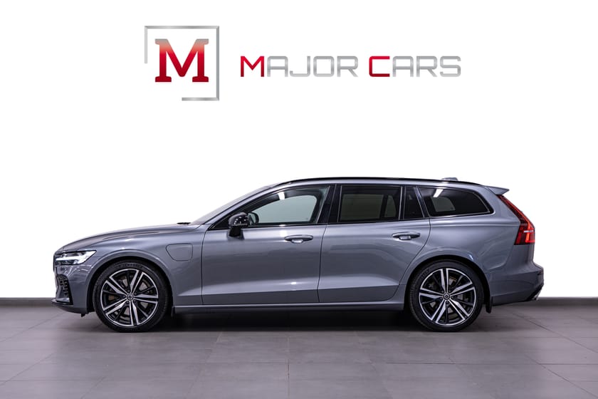 Bild 3 av Volvo V60 T6 TE AWD R-Design B&W 360° HuD Skinn Drag 341hk