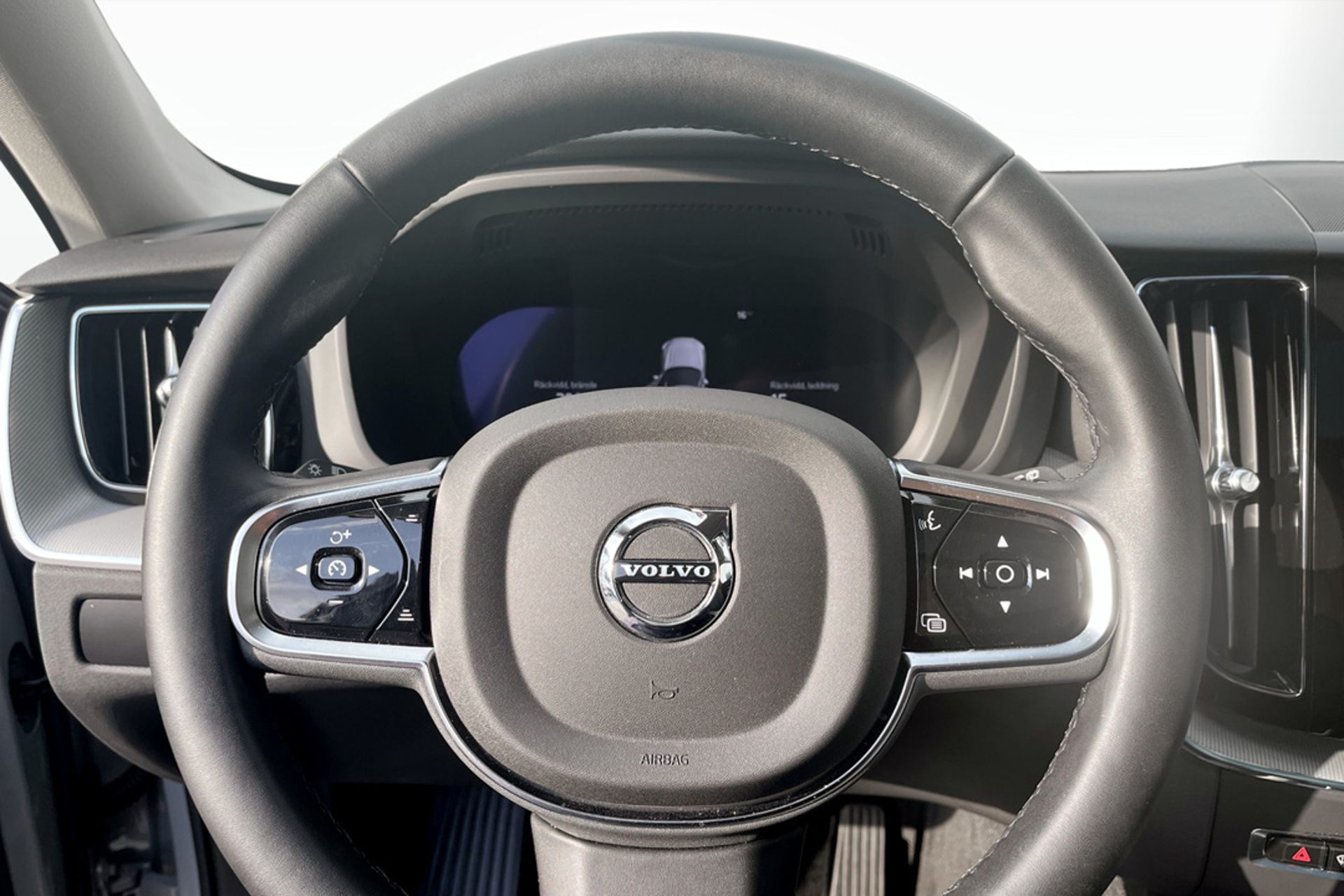 Volvo XC60 T6 Plug-In Hybrid AWD 2025, bild 7/9