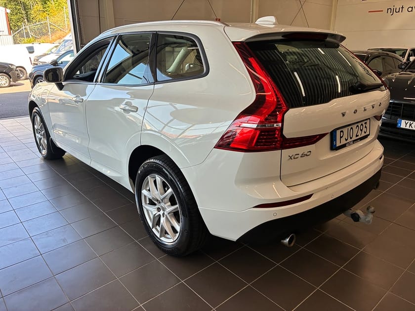 Bild 3 av Volvo XC60 T8 Twin Engine AWD Geartronic Momentum Pano/Drag/Värmar