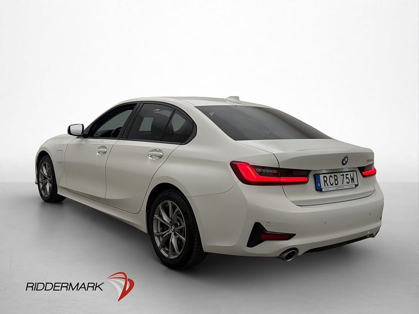 Bild 5 av BMW 330e Sedan Plug in hybrid Sport line 292hk Cockpt Navi Ambient
