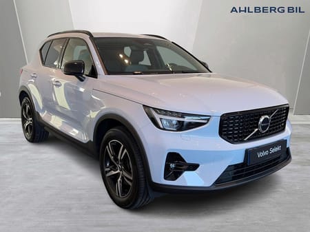 Volvo XC40 B3 FWD Bensin Plus Dark. Backkamera, Navi, Adaptiv farthållare,  Programmerbar bränslevärm,  Rattvärme