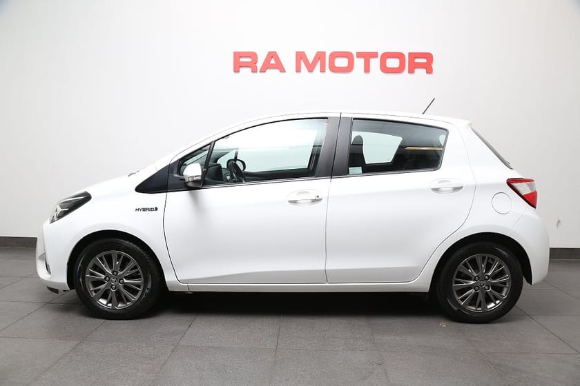 Bild 2 av Toyota Yaris Hybrid 1,5 e-CVT Active Aut 5d Motorvärmare