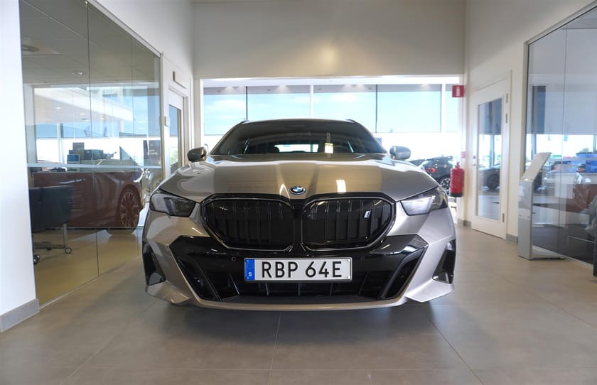 Bild 3 av BMW i5 xDrive40 Touring M Sport Drag DAP PA H K 21 Panorama Head-Up
