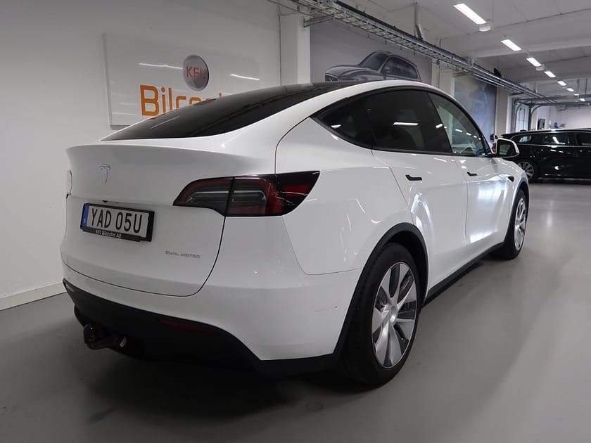 Bild 5 av Tesla Model Y Long Range AWD V-Däck ingår-Drag-Skinn-Pano-Kamera