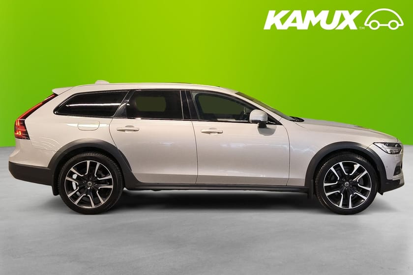 Bild 2 av Volvo V90 Cross Country B4 AWD Inscription 197hk Skinn Pano H/K 360° Drag