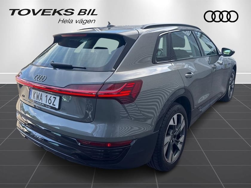 Bild 2 av Audi Q8 50 e-tron quattro / Svart Optik / 20"