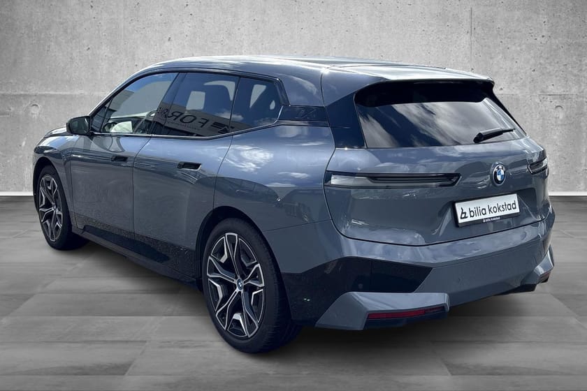 Bilde 2 av BMW iX xDrive40 FullyCharged/Harman Kardon/Panorama/ACC/R.Kamera/22+21