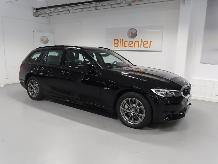 Bild 5 av BMW 330e xDrive Touring Sport line V-Däck ingår Kamera-Navi-CarP