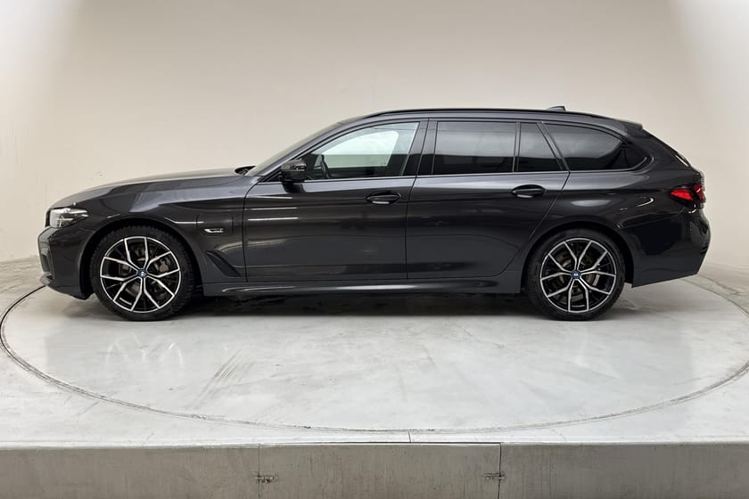 Bild 2 av BMW 530e xDrive Touring 530 12kWh LCI (292hk) M Sport H/K