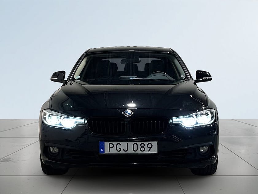 Bild 2 av BMW 330i xDrive Sedan