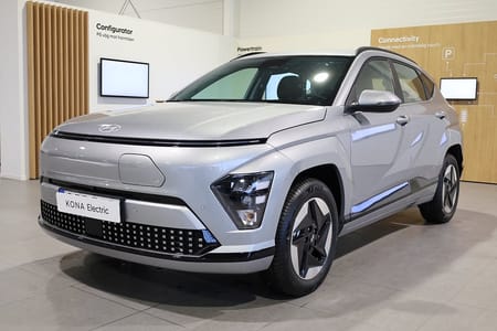 Hyundai Kona Electric Long Range EV Essential - Business lease