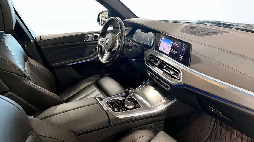 Bild 3 av BMW X5 xDrive45e iPerformance xDrive 45e M Sport H/K Laser Pano Sky Komfortstolar Drag 360