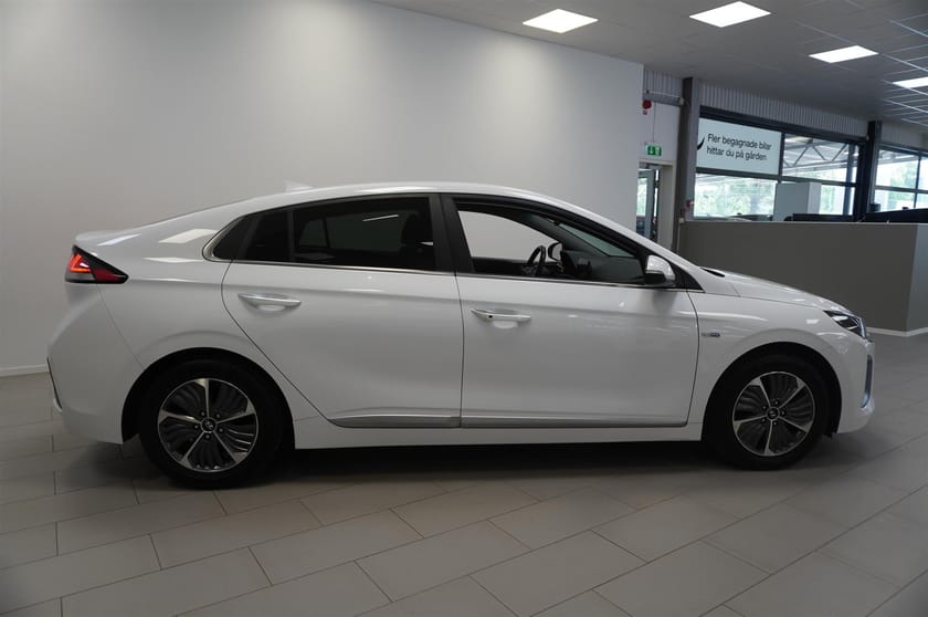 Bild 3 av Hyundai Ioniq Plug-in 1.6 Hybrid Premium Plus B-Kamera 164hk